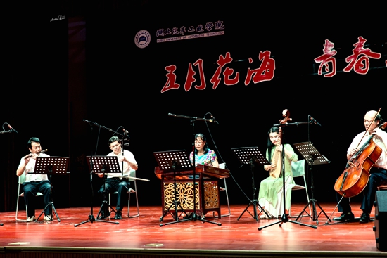 管弦乐四重奏《闻香识女人》等经典曲目,再现了历史的厚重和文化底